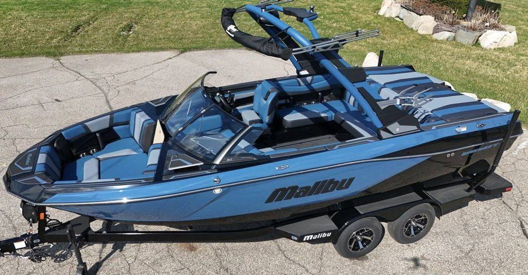 2026 Malibu Boats 21 LX